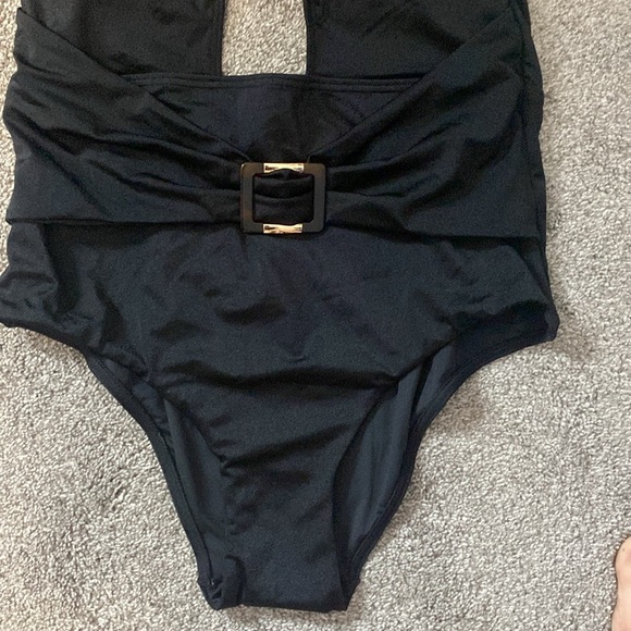 Fox & Royal One Piece Black Swimsuit One Shoulder Cutout Belt NWT - Picture 3 of 11
